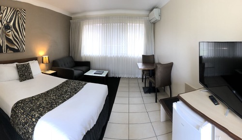 Superior Room, 1 Queen Bed, Non Smoking, Microwave