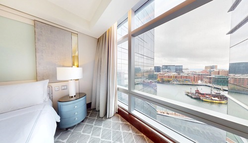 Club Room, 1 King Bed (InterContinental, Water View)