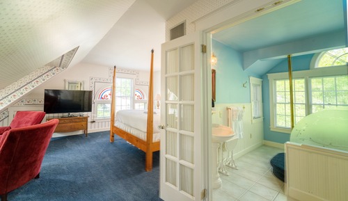 The Iris Anniversary Suite