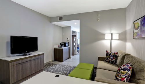 1 king jr suite evolution non smoking