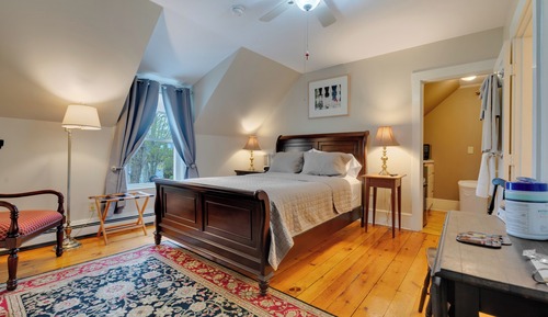 Standard Room, 1 Queen Bed, Refrigerator & Microwave