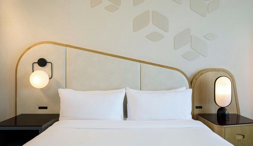 Club Room, 1 King Bed (High Floor)