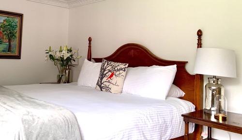 Suite, 1 King Bed, Jetted Tub (First Floor - Room 6B)