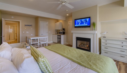 Honeymoon Studio, 1 King Bed, Fireplace