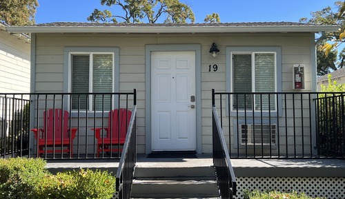 19 Studio Cottage 1 Queen Bed