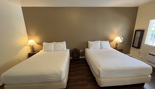 18 Accessible Cottage 2 Queen Beds