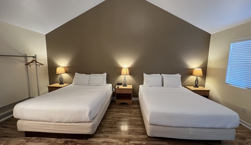 21 Studio Cottage 2 Queen Beds