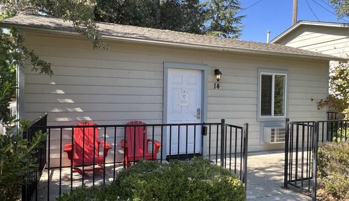 14 Large 1 Bedroom Cottage 2 Queen Beds