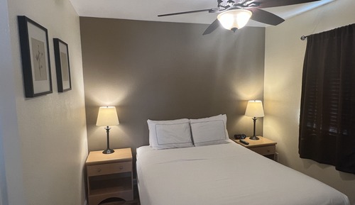 20 Large Lakeview 1 BR 2 Queen Beds