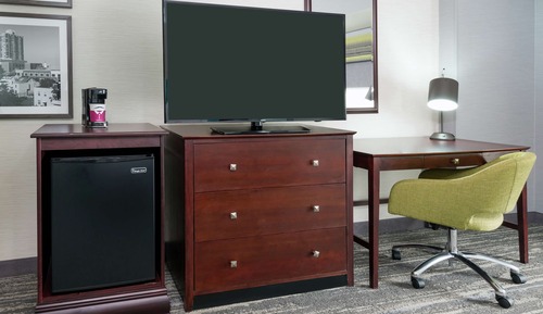 Room, 1 King Bed, Accessible (Roll-In Shower)