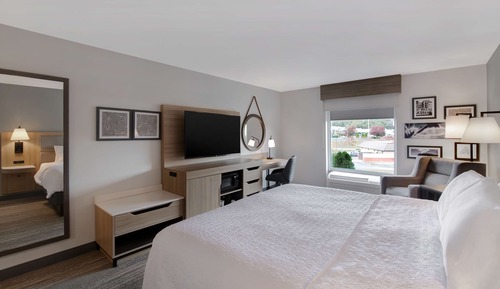 One king bed nonsmoking