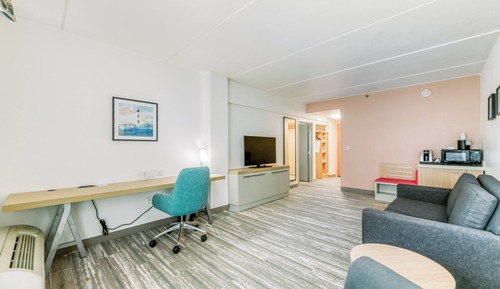 Deluxe Suite, 1 Bedroom, Balcony (Side Ocean View)