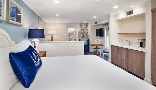Deluxe Room, 1 Queen Bed with Sofa bed (Summer House Queen)