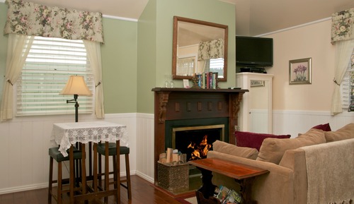 Caspar Cottage, 1 queen bed