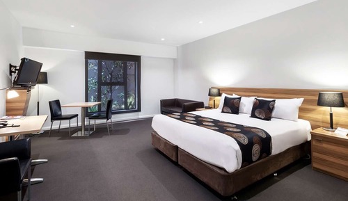 Deluxe Suite, 1 King Bed, Jetted Tub