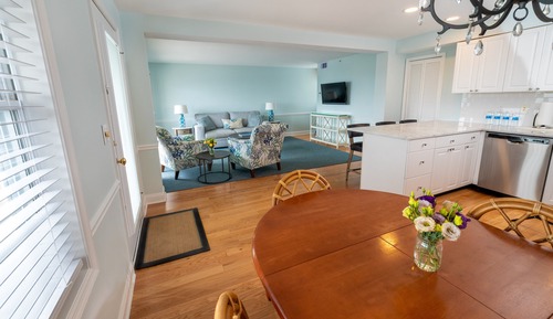 Two Bedroom / 1 Bath Ocean Facing Suite