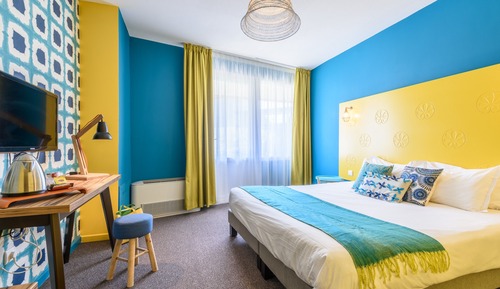 Comfort Room, Mobility Accessible, Courtyard View