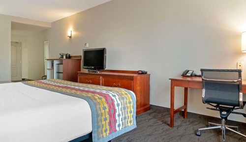 King Room Bath Tub with Disability Access Non Smoking