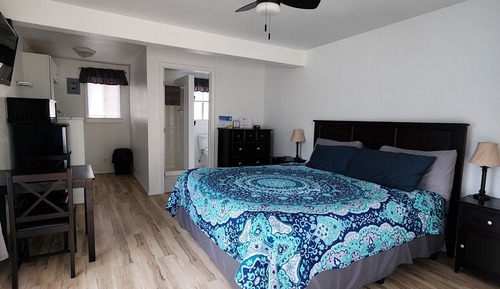 Deluxe Studio Suite, 1 King Bed, Non Smoking, Kitchenette