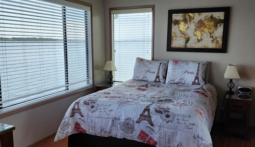 Waterfront Condo Upper (No Pets Allowed)