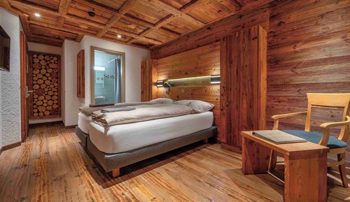 Standard Room (Corner)