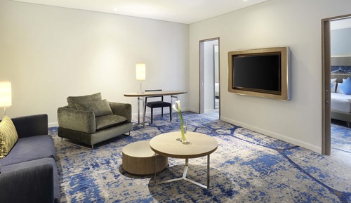 Deluxe Suite, 1 King Bed (Premier Floor)