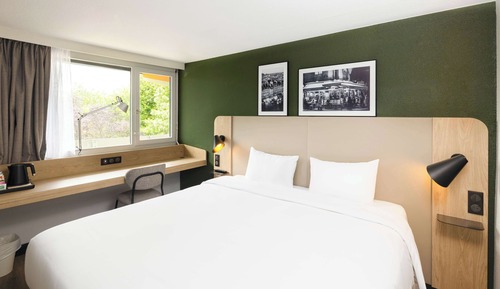 Standard Room, 1 Queen Bed