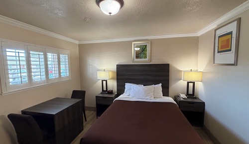 Standard Room, 1 Queen Bed