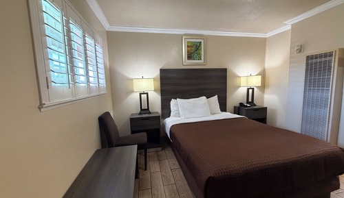 Basic Single Room, 1 Queen Bed, Accessible