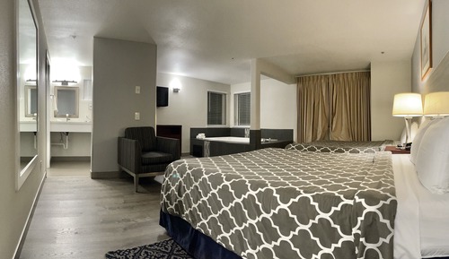 Basic Double Room, 2 Queen Beds, Non Smoking, Jetted Tub