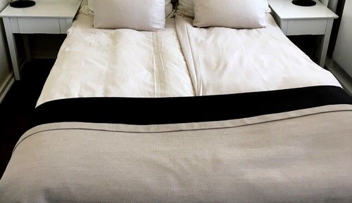 Standard Room, Grand lit (smaller double room)