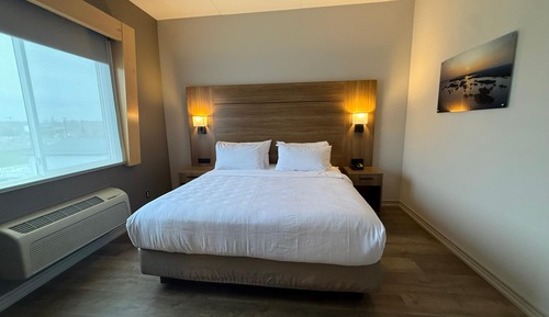Suite, 1 King Bed, Non Smoking, Hot Tub (with Sofabed, No View)