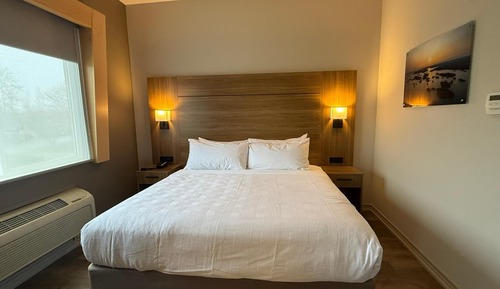 Suite, 1 King Bed, Non Smoking, Hot Tub (with Sofabed)