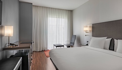 Standard Room, 1 King Bed