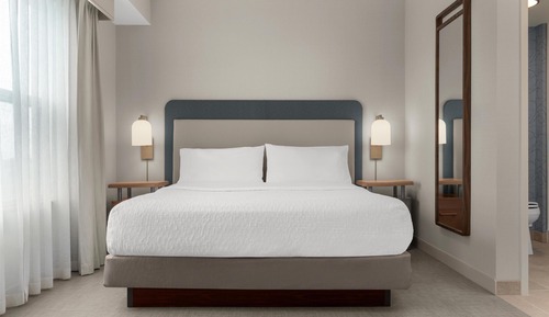 Studio Suite, 1 King Bed with Sofa bed, Non Smoking