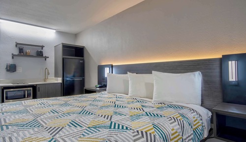 Deluxe Room, 1 King Bed, Accessible, Non Smoking