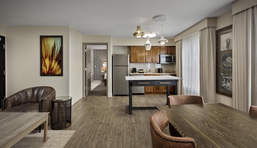 Suite, 1 King Bed, Accessible, Bathtub (Mobility & Hearing)