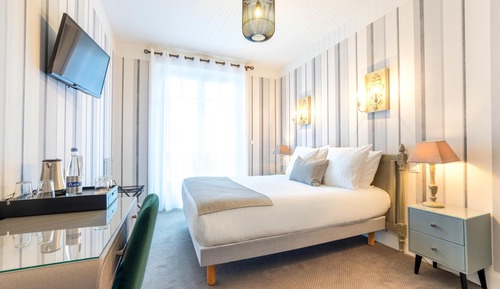 Superior Room, 1 Queen Bed, Non Smoking, Bathtub