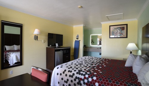 Standard Room, 1 Queen Bed, Non Smoking (No Pets)