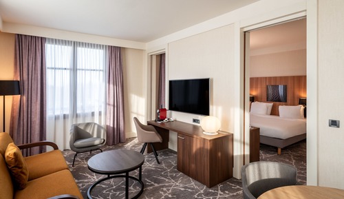 Suite, 1 Bedroom, Golf View (living area)