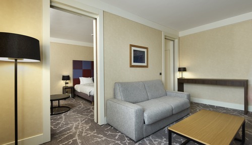 Junior Suite, 1 King Bed (living area)