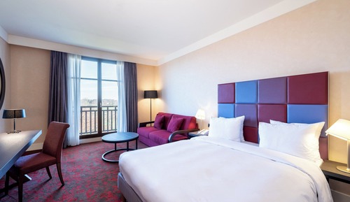 Premium Room, 1 King Bed with Sofa bed, Golf View