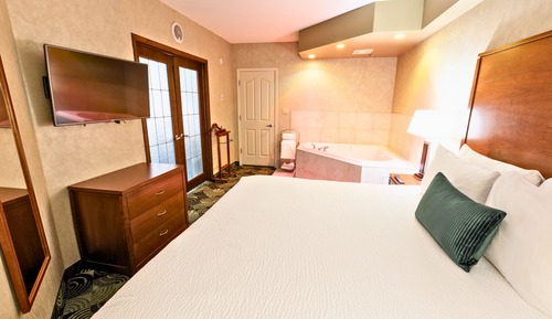 Business Suite, 1 King Bed with Sofa bed, Jetted Tub