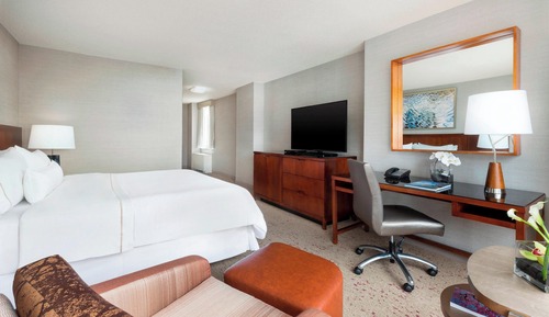 Deluxe Room, 1 King Bed, City View