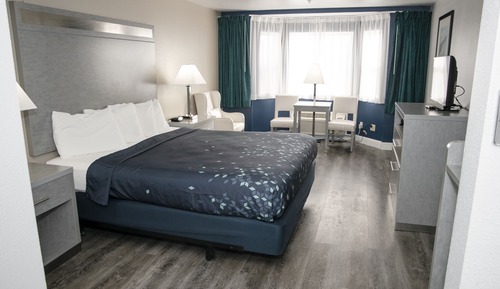 Standard Room, 1 King Bed