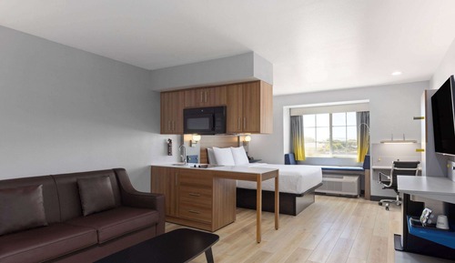 Studio Suite, 1 Queen Bed, Non Smoking (Efficiency)