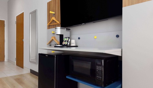 Room, 2 Queen Beds, Accessible, Non Smoking