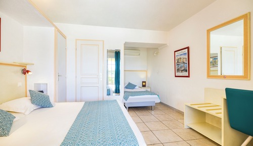 Standard Triple Room, Terrace (Garden View)