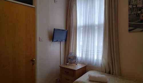 Economy Twin Room, Ensuite