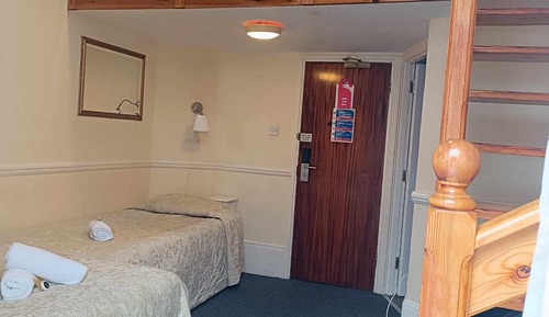 Suite, Ensuite (with mezanine )